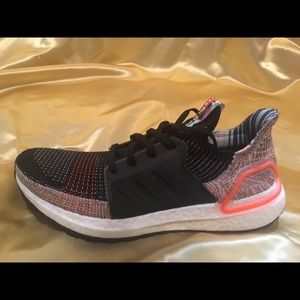 ADIDAS ULTRABOOST 19 W
(Black / Orange Glow)